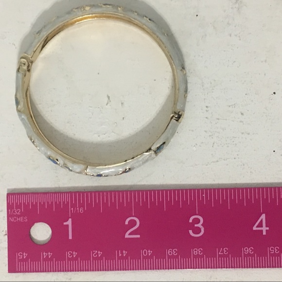 Jiu Long Xing Floral Flowers Snap Hinged Bracelet - Picture 8 of 8